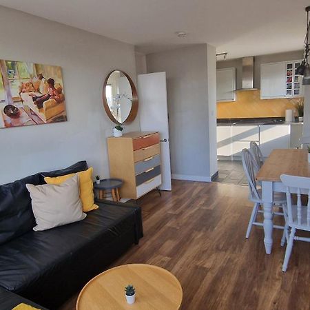 Beautiful 3-Bedroom Flat With Stunning Views London Eksteriør bilde